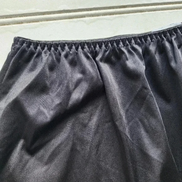 Vanity Fair Women's Black Skirt Slip Elastic Waist Lace Trim 18" Stretch Size M - Picture 2 of 7